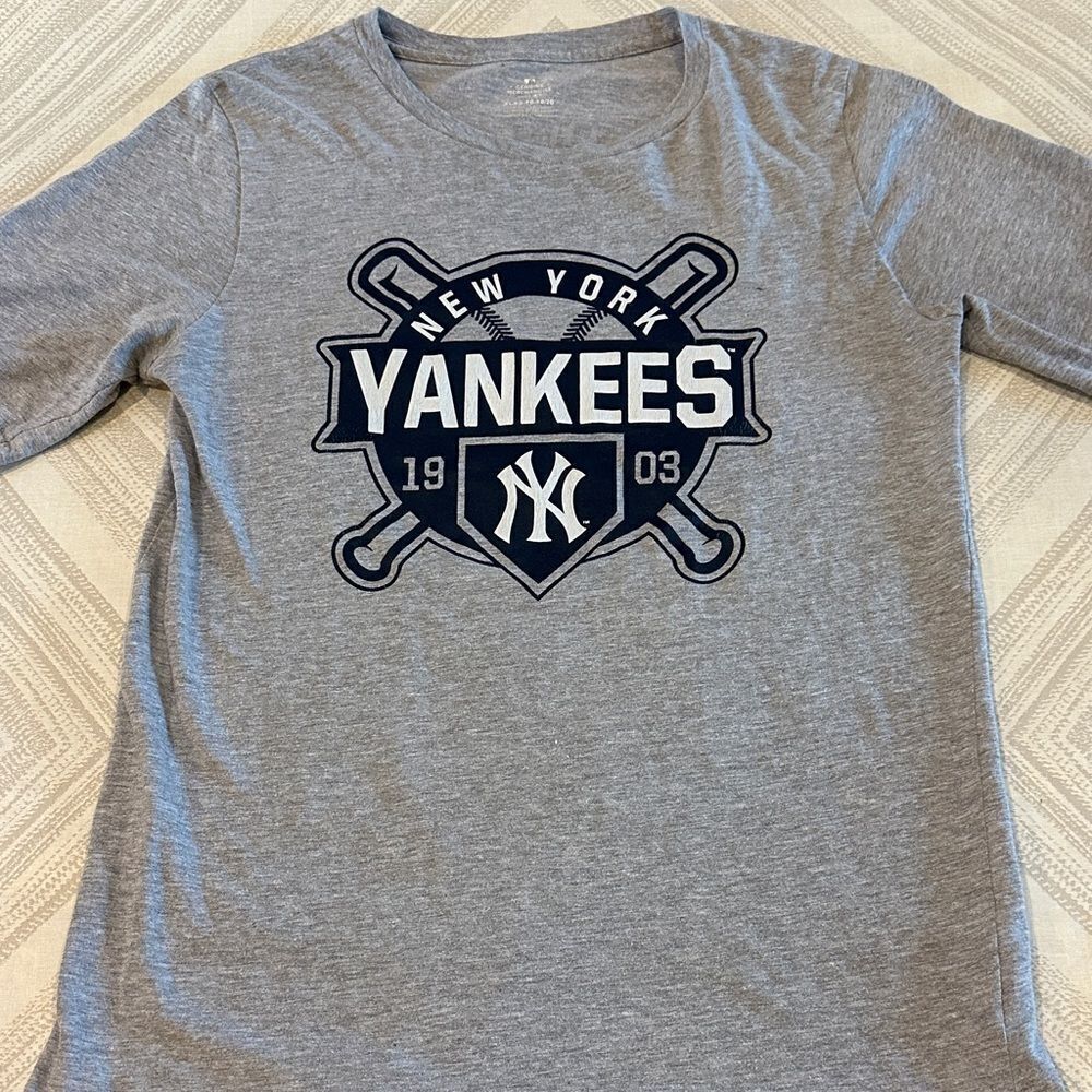 MLB Genuine Merchandise New York Yankees Kids Gray T-Shirt Size XL